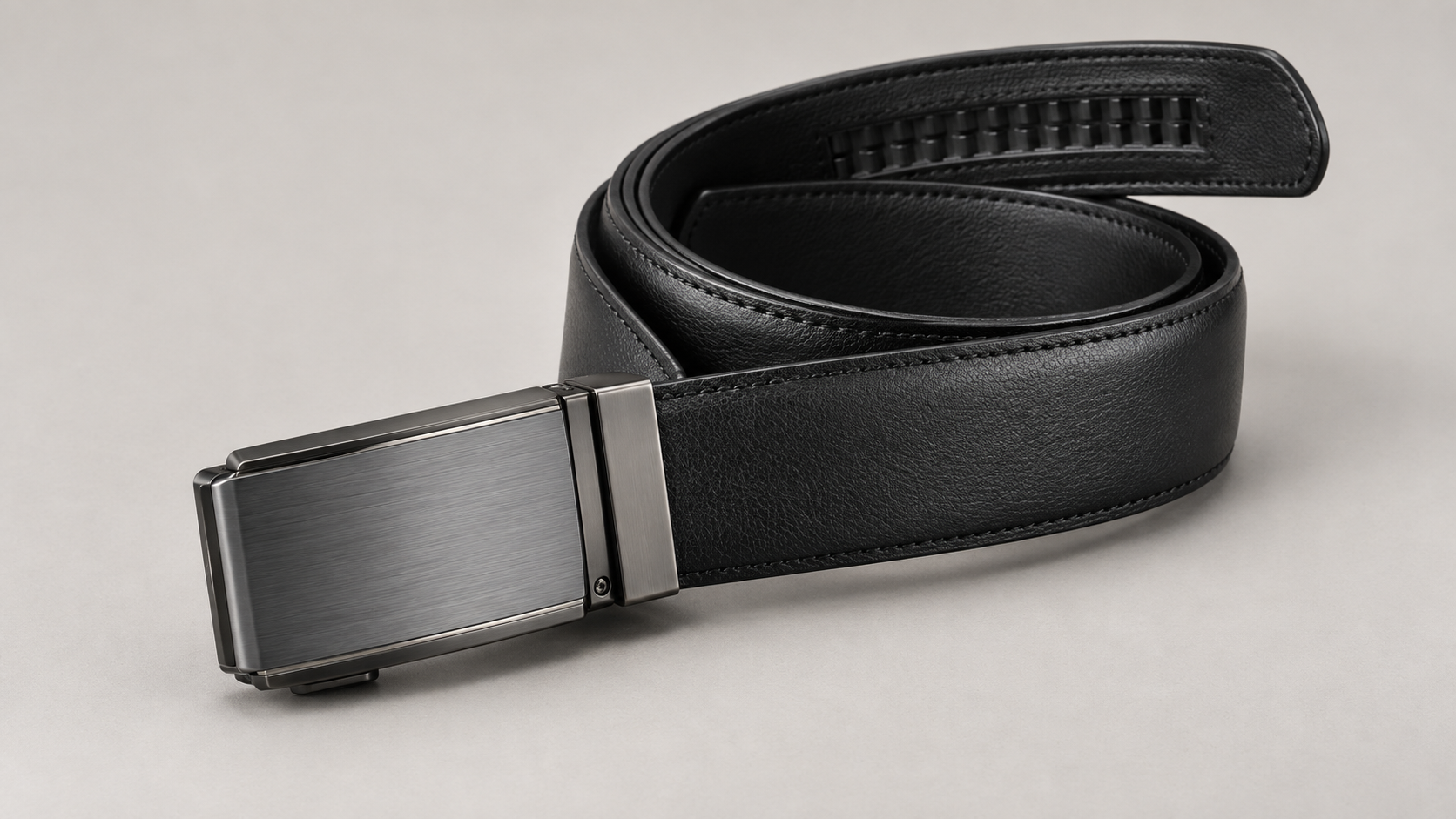 Automatic Buckle Belts for Private Label: A Buyer’s Specification and QC Guide Black automatic buckle belt with a brushed gunmetal buckle and visible underside ratchet track